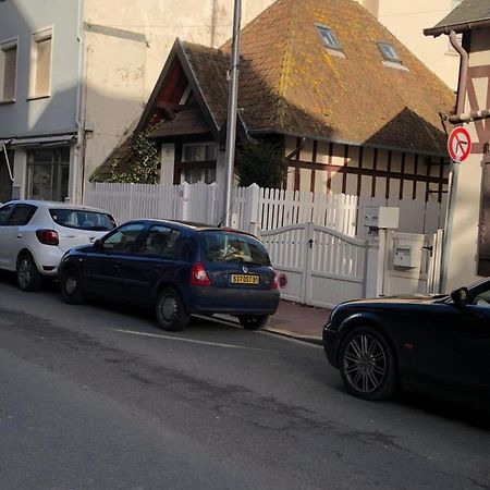 Charmante Maison Coeur De Ville La Gare Des Vacances โดวีลล์ ภายนอก รูปภาพ